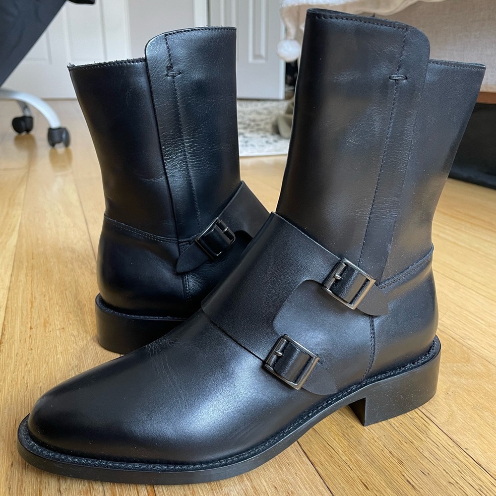 Barely Worn Aquatalia Women’s Black Leather Boots (Size 6)
